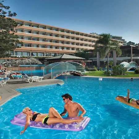 Oceanis 4* إكْسِيا