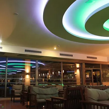 Oceanis 4* إكْسِيا